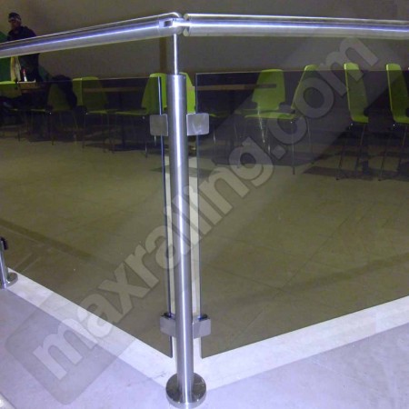 Иноксов парапет със стъкло